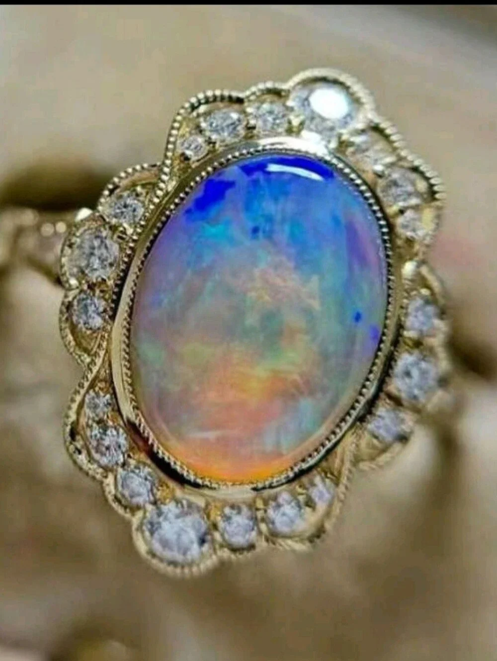 New Imitation Celebrity Style Gold OpalOval Diamond Ring Simple Fashion Luminous